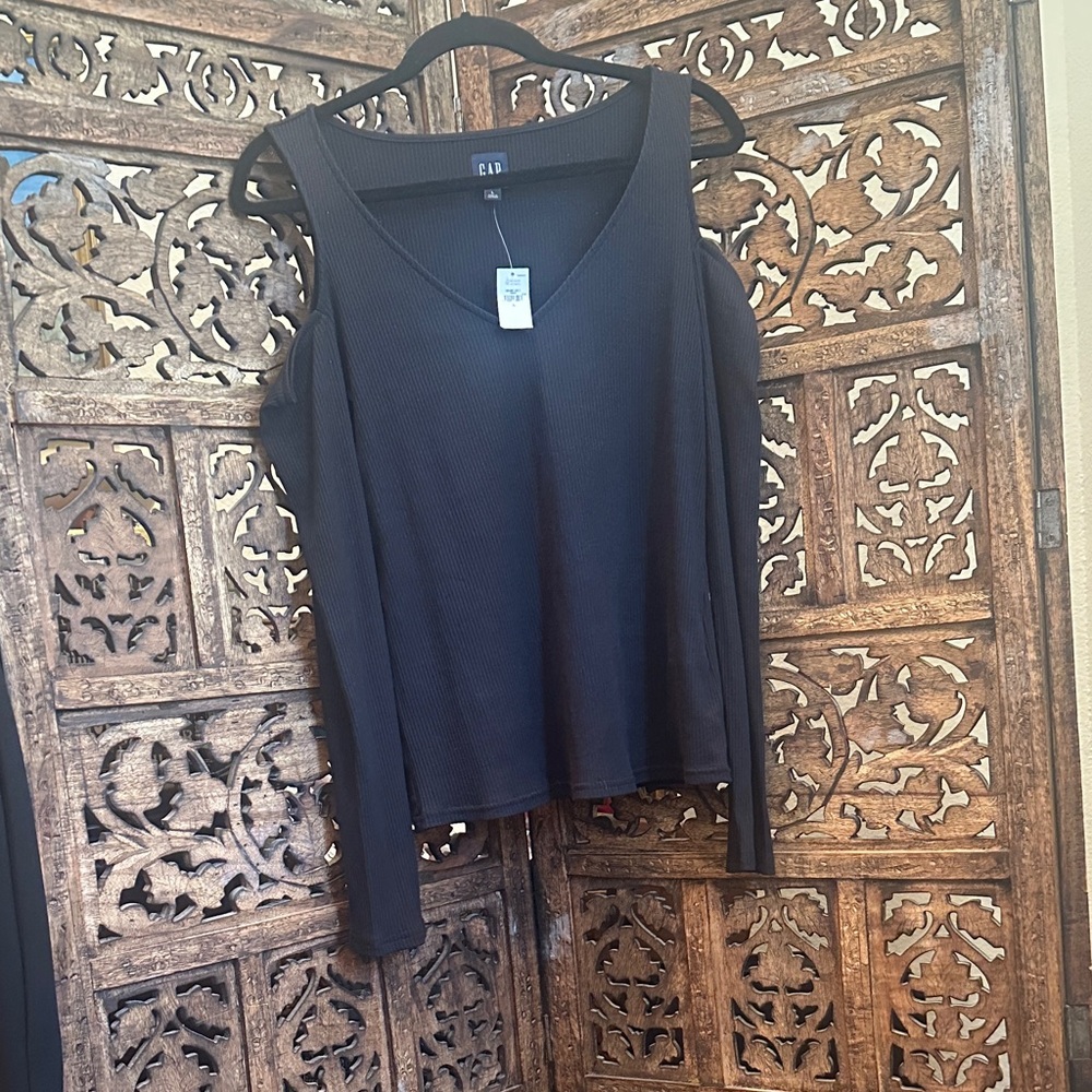 GAP Black Cold-Shoulder Ribbed Long Sleeve Top size L